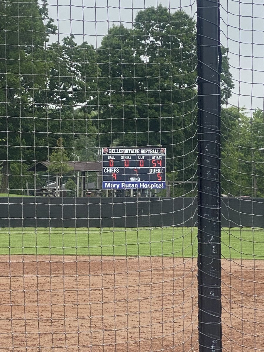 Lady Patriots Softball Team earn the regional semifinal win over Fort Recovery!

See you back in Bellefontaine on Saturday at noon! #Championshipschool