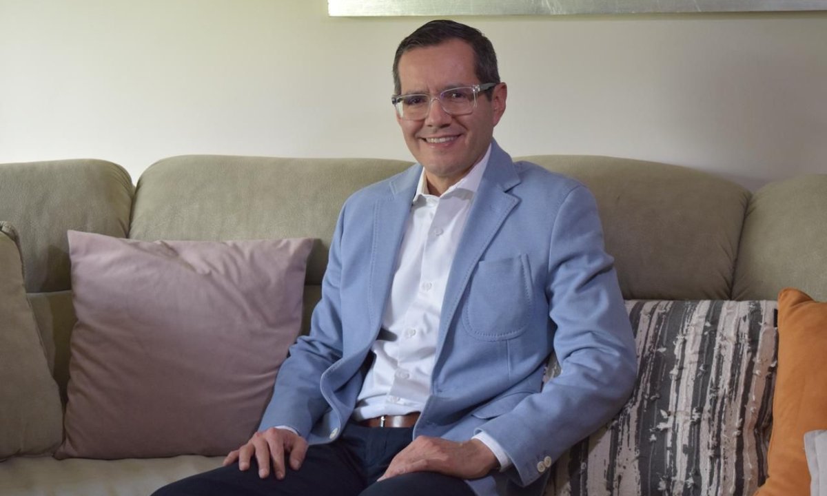 RAngelopolis1's tweet photo. Carlos Barrientos, boleta rosa número 19, llama a emitir un voto razonado este domingo 1 de junio 
Entérate:
https://t.co/YfB1IQPEFb https://t.co/ltLd5GbIkz