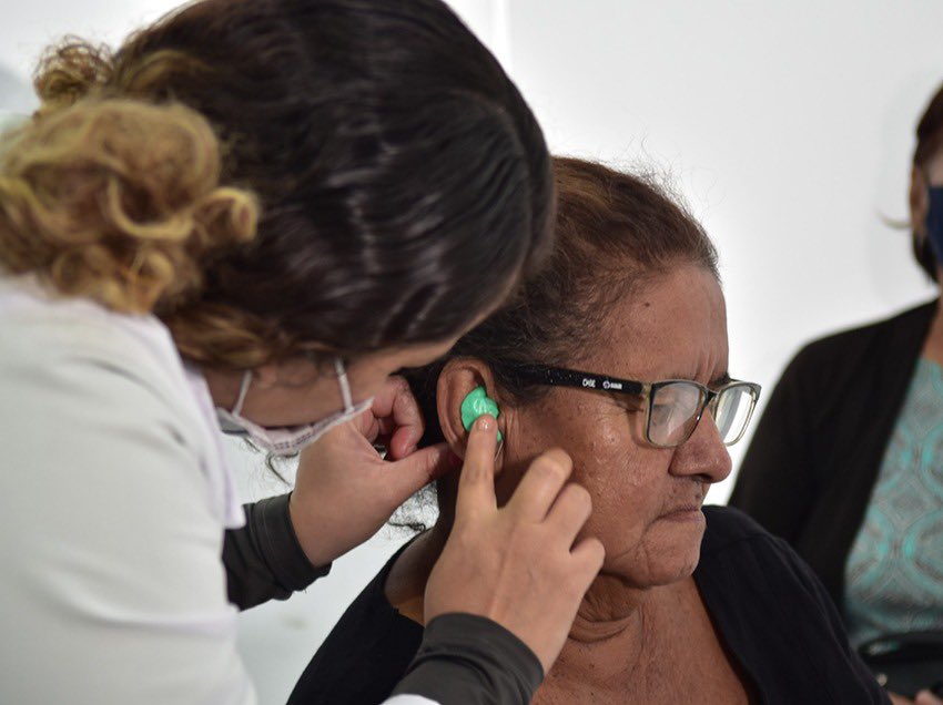 UN PASO MÁS HACIA UNA GUAYAQUIL INCLUSIVA

A través de la Dirección de Inclusión Social hemos entregado un total de 944 prótesis auditivas a ciudadanos en zonas urbanas y rurales. En la primera fase, 300 ciudadanos serán atendidos tras evaluaciones gratuitas realizadas por el