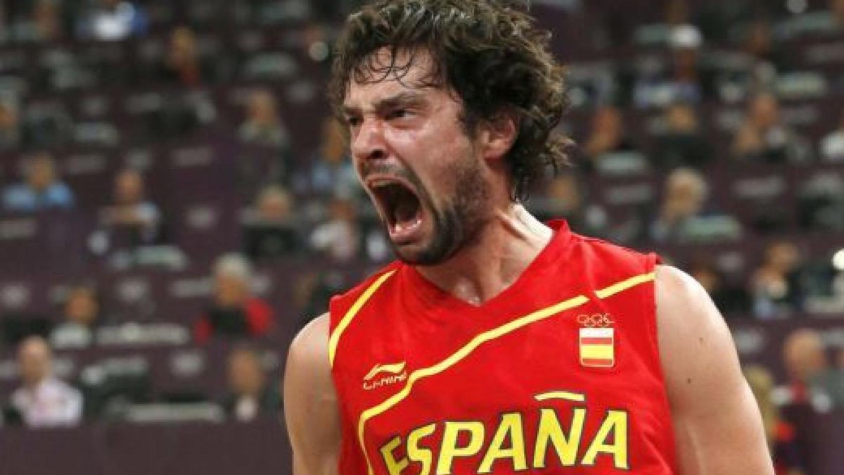 Podemos hablar de la estética de los jugadores españoles de los 2000

Ves esta foto con los ojos entre cerrados y no sabes si es Llull, Pau, Marc, Garbajosa, Mumbrú o Berni Rodríguez