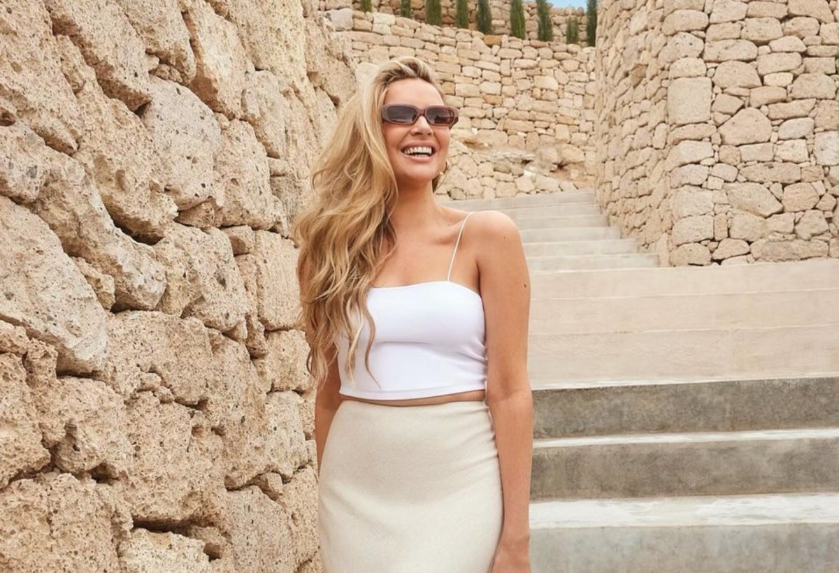 Nadine Coyle is set to release her own autobiography! 
“Loud: Diary of a Derry girl”
Release date 23rd December. 
Pre-order: amzn.eu/d/4MhfoBd

“An intimate tell-all account of one of the most recognisable voices and faces of Girls Aloud.
Growing up in Derry, Nadine dreamt