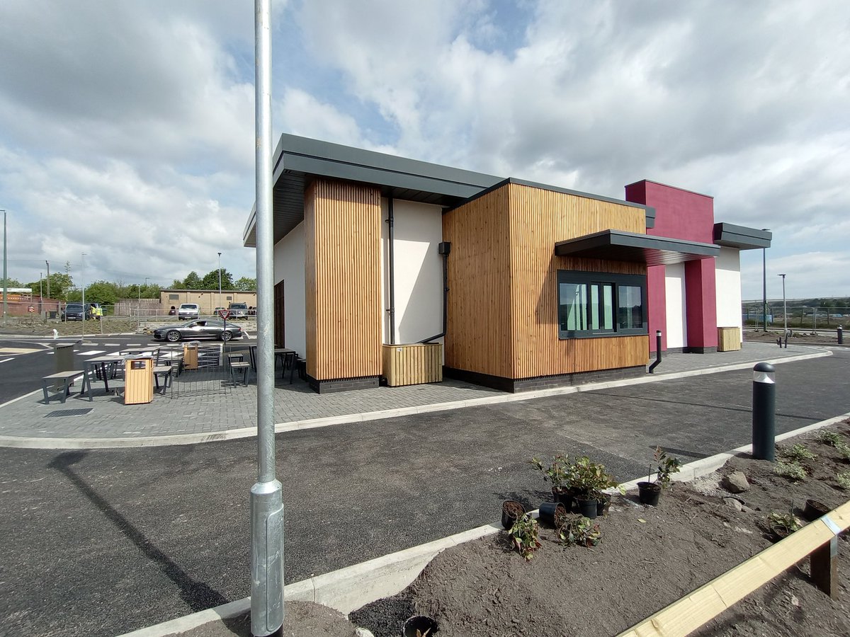 Another drive through completed and handed over, this time in Ebbw Vale. 

Fit out works due for completion and opening in the next few weeks. 

Well done all involved 

#WMA #architecture #newbuild #drivethru #costa #ebbwvale #wales #openingsoon