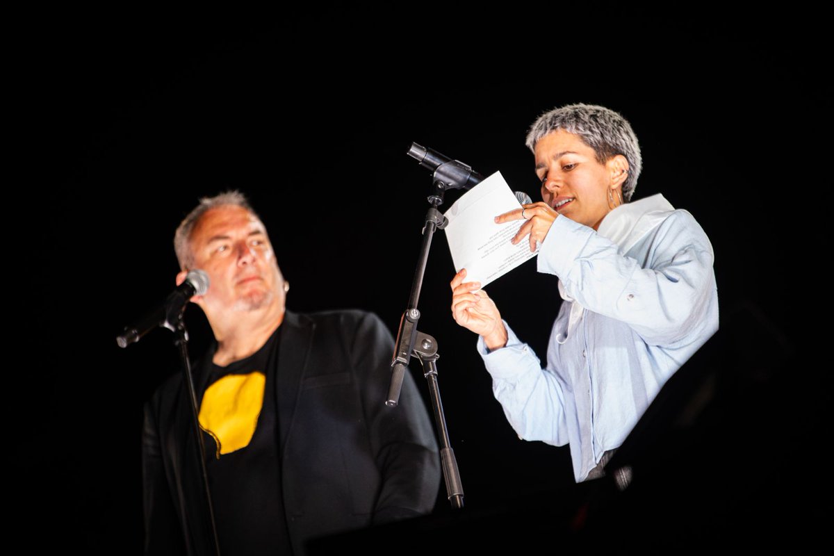 Pasa den larunbatean Zumaian Jon Maiarekin egon ginen Kantu berri bat gara ikuskizunaz gozatzen eta gure ikasle Carmen eta Rakelek hitz batzuk egiteko aukera izan zuten. Oraindik ere hunkituta jarraitzen dugu! Mila esker !