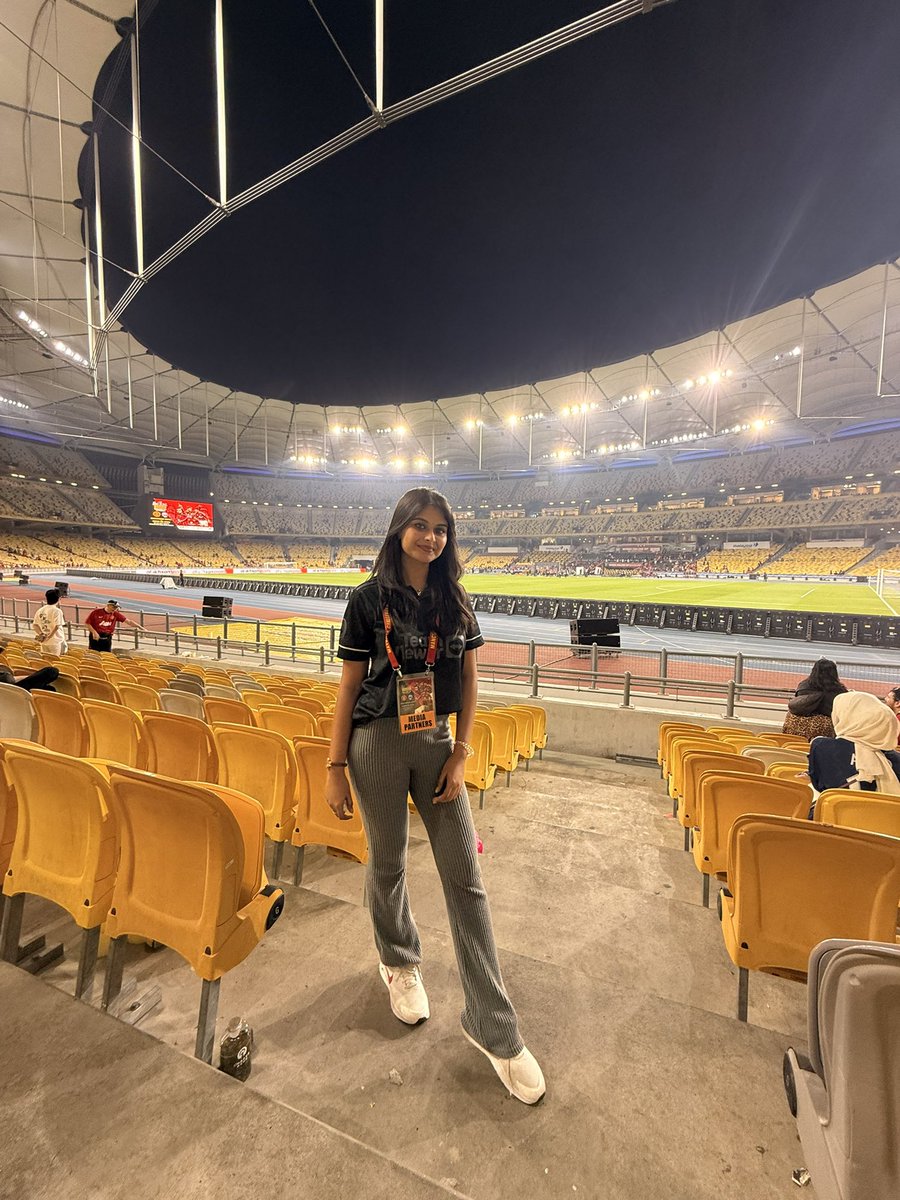 doepicshitxo's tweet photo. Man Utd vs Asean All Star ⚽️🏟️
.
.
#ManchesterUnited #AseanAllStar #MaybankChallengeCup #MaybankChallengeCup2025 https://t.co/4n2WR0dvqy