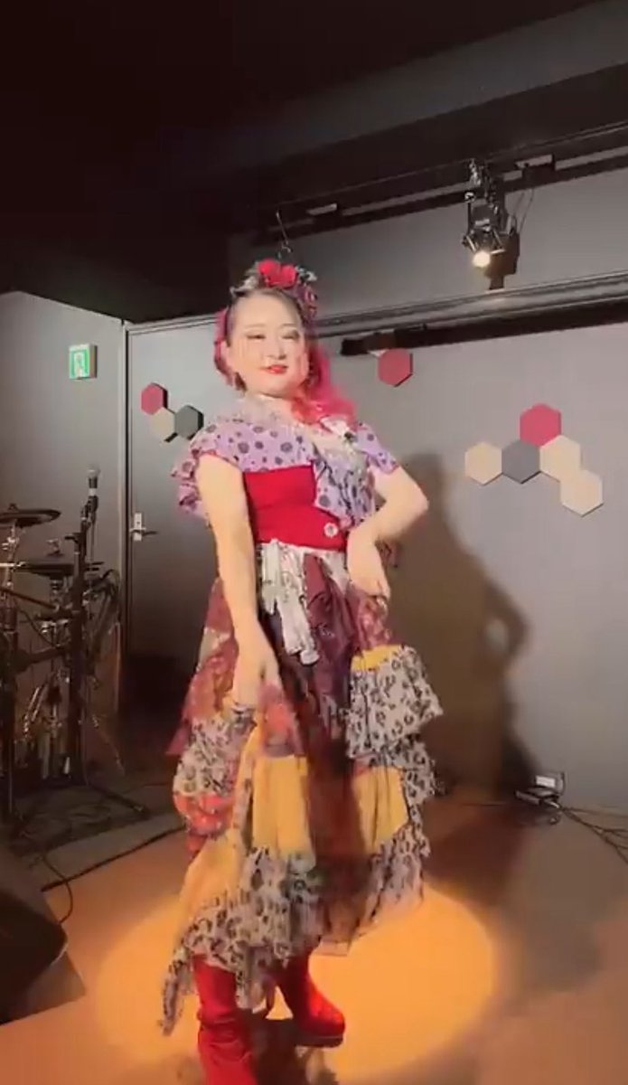 kogure_keiko's tweet photo. かおりーさん、今年もまたステージ盛り上げてくれてありがとね♡さすがす!
ステージ真っ赤だったね!
#Kaoly #ベリーダンス #早着替えわぉ
#見どころ多数あり笑 https://t.co/IoA54QV70f
