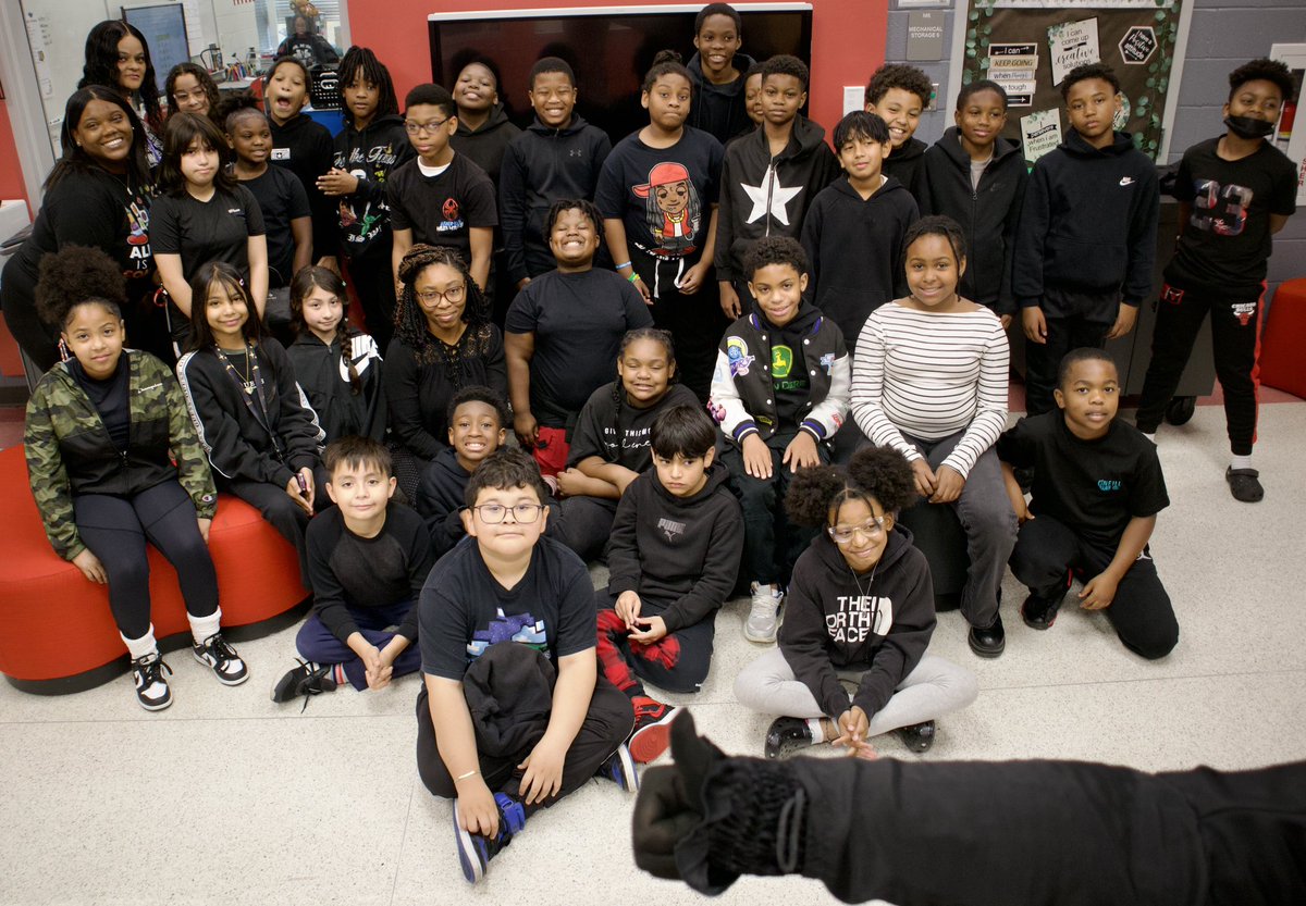 It’s Twin Day at Dr. Mudd—staff style! 👯‍♀️
Our amazing teachers rocked their matching outfits for Teacher Spirit Week. Shoutout to the unexpected student matches too! 💙
#DrMuddPride #TwinDay #TeacherSpiritWeek #MuddStrong