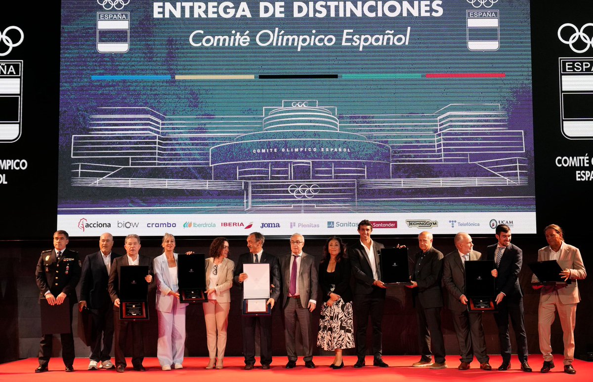 EduardoDolon's tweet image. El @COE_es nos ha concedido la Placa Olímpica del COE por nuestro compromiso con la promoción del deporte y, especialmente, con el balonmano.

Un reconocimiento que nos llena de orgullo y que celebra años de esfuerzo, dedicación y trabajo conjunto.