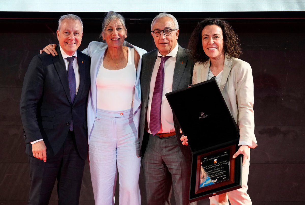 EduardoDolon's tweet image. El @COE_es nos ha concedido la Placa Olímpica del COE por nuestro compromiso con la promoción del deporte y, especialmente, con el balonmano.

Un reconocimiento que nos llena de orgullo y que celebra años de esfuerzo, dedicación y trabajo conjunto.