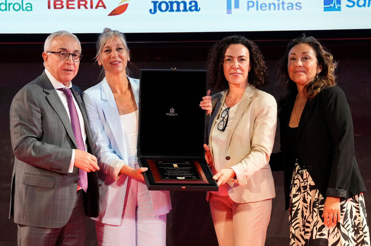 EduardoDolon's tweet image. El @COE_es nos ha concedido la Placa Olímpica del COE por nuestro compromiso con la promoción del deporte y, especialmente, con el balonmano.

Un reconocimiento que nos llena de orgullo y que celebra años de esfuerzo, dedicación y trabajo conjunto.