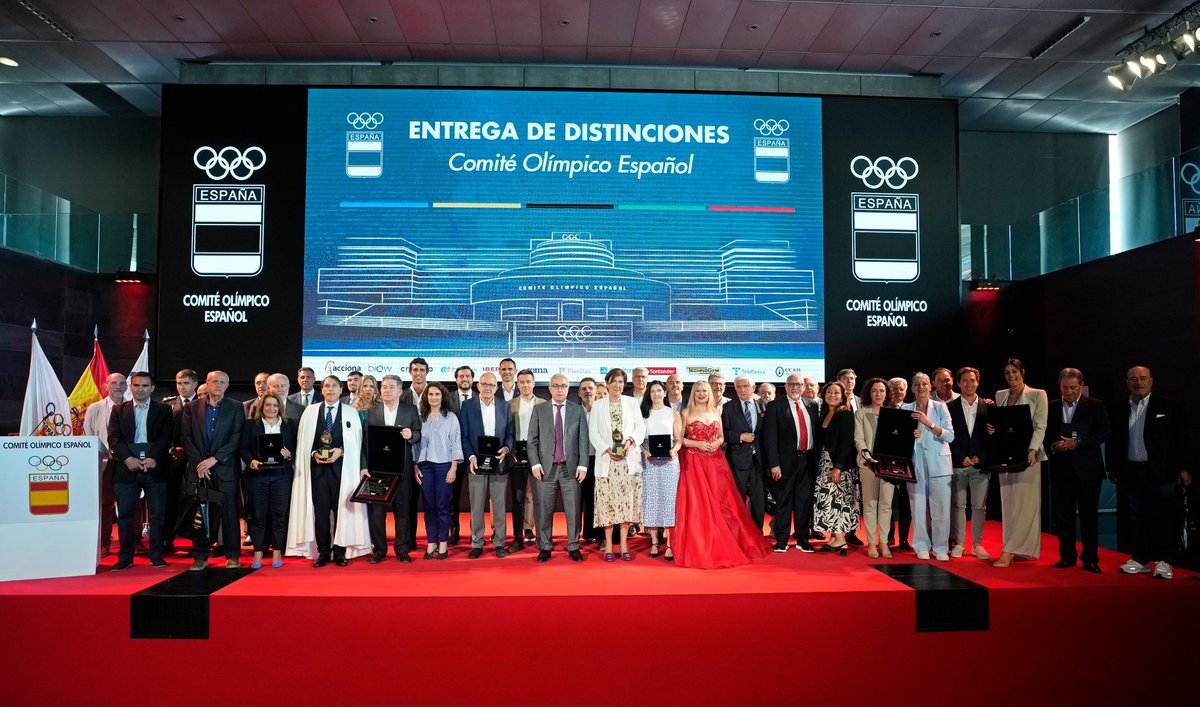 EduardoDolon's tweet image. El @COE_es nos ha concedido la Placa Olímpica del COE por nuestro compromiso con la promoción del deporte y, especialmente, con el balonmano.

Un reconocimiento que nos llena de orgullo y que celebra años de esfuerzo, dedicación y trabajo conjunto.