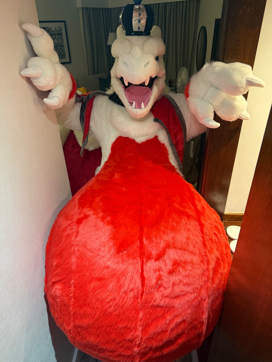 DrakeZard's tweet photo. Few more shots of my fatass getting stuck in the room

🪡 @MoreFurLess https://t.co/Faogr0hI09