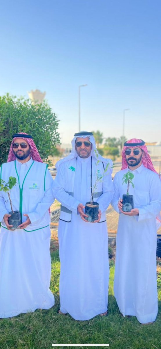 نفذ مكتب وزارة البيئة والمياه والزراعة بمحافظة #العويقيلة بالتعاون مع المستشفى و البلدية و <a href="/green20_30/">رابطة الحدود الشمالية الخضراء🇸🇦</a> وبمشاركة <a href="/ncvcksa/">المركز الوطني لتنمية الغطاء النباتي ومكافحة التصحر</a>  
#مبادرة تشجير مستشفى العويقيلة العام.

تعزيزاً للشراكة المجتمعية ، و نشر الوعي بالمجتمع بأهمية التشجير و المحافظة على البيئة وصولاً إلى بيئة خضراء مستدامة