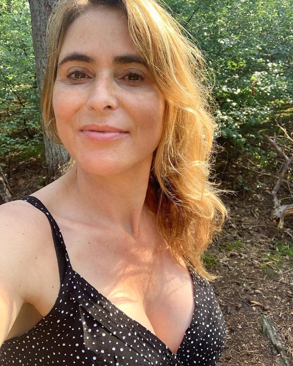 IndiaanMetVeer's tweet image. Het is oprecht treurig dat #HeleenvanRoyen op haar 60e op Friends To Follow zit. Geen waardigheid, geen rust, alleen de ziekelijke eeuwige honger naar aandacht in een digitale etalage. Een stille tragedie van onze tijd. #Ranzig #OranjeZomer