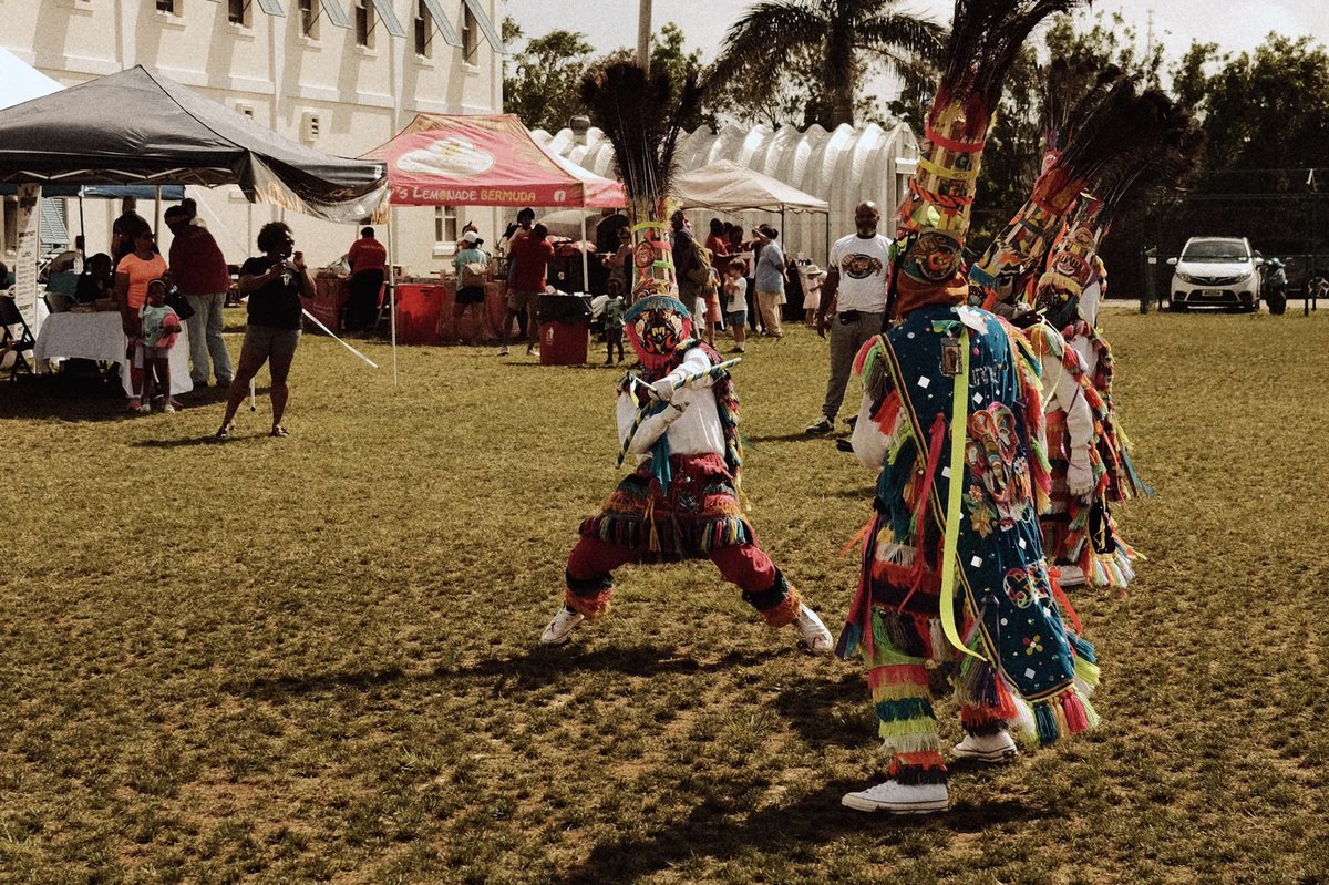 MySomersfield's tweet image. Check out highlights from the #Somersfield #SpringFair, captured by local photography artist #NikkRichardson. As leader of our photography co-curricular, Nikk shares his talent with students &amp;amp; brings events like this to life. Thank you, Nikk! Full gallery: mysomersfield.com/news/spring-fa…