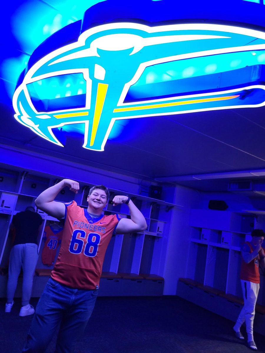 Henry Crumlett (@hcrumlett) on Twitter photo Had an amazing day with <a href="/UWPlattFootball/">UW-Platteville Football</a>! Thank you <a href="/Allenbt29/">Brent Allen</a> and <a href="/Ryan_Munz/">Ryan Munz</a> for inviting me out <a href="/Coach_Yos/">Brian Iossi</a> <a href="/CHSFootball100/">Central Rockets - Football</a> <a href="/EDGYTIM/">Timothy “EDGYTIM” OHalloran</a> <a href="/PrepRedzoneIL/">Prep Redzone Illinois</a> <a href="/CoachSaboFIST/">Kevin Sabo</a> <a href="/FISTFootball/">FIST FootballAcademy</a> Had an amazing day with <a href="/UWPlattFootball/">UW-Platteville Football</a>! Thank you <a href="/Allenbt29/">Brent Allen</a> and <a href="/Ryan_Munz/">Ryan Munz</a> for inviting me out <a href="/Coach_Yos/">Brian Iossi</a> <a href="/CHSFootball100/">Central Rockets - Football</a> <a href="/EDGYTIM/">Timothy “EDGYTIM” OHalloran</a> <a href="/PrepRedzoneIL/">Prep Redzone Illinois</a> <a href="/CoachSaboFIST/">Kevin Sabo</a> <a href="/FISTFootball/">FIST FootballAcademy</a>