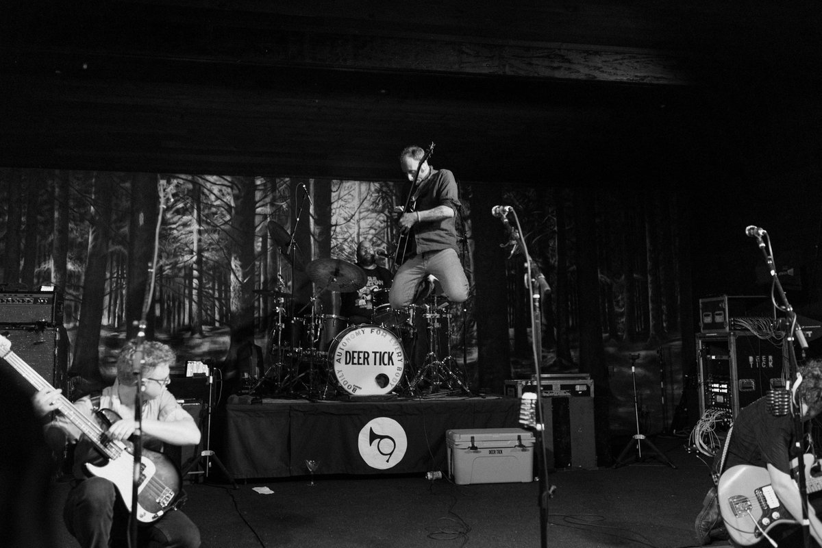 Deer Tick (@deertickmusic) on Twitter photo Houston, we're playing at <a href="/WhiteOakMH/">White Oak Music Hall</a> tonight with <a href="/drivebytruckers/">Drive-By Truckers</a> & <a href="/ThelmaandtheSle/">thelmaandthesleaze</a>. Get your tickets at 10atoms.com/DTtour
📷 <a href="/LayneyLou/">Autumn Stein</a> Houston, we're playing at <a href="/WhiteOakMH/">White Oak Music Hall</a> tonight with <a href="/drivebytruckers/">Drive-By Truckers</a> & <a href="/ThelmaandtheSle/">thelmaandthesleaze</a>. Get your tickets at 10atoms.com/DTtour
📷 <a href="/LayneyLou/">Autumn Stein</a>