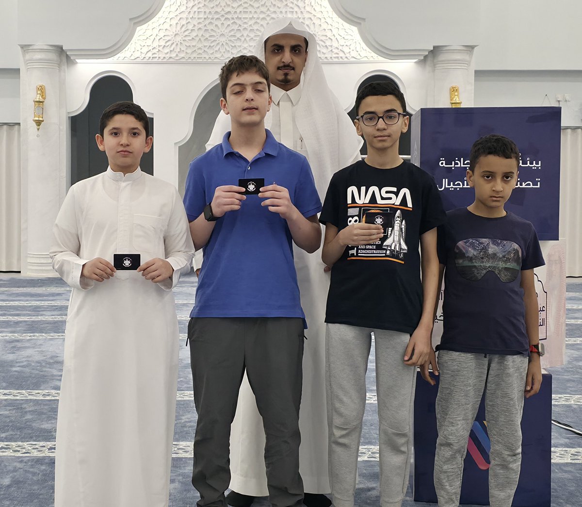 nasser_mosque's tweet photo. | ⁧#تكريم⁩ 

تكريمُ الطلاب المتميزين طيلة الفصل الدراسي في حلقاتِ جامع عبدالرحمن الناصر -رحمهُ الله- في ختام الفصل الدراسي الثالث 🕌

خيركم من تعلمَ القرآن وعلمه 🍃 https://t.co/adFgyDHZL5