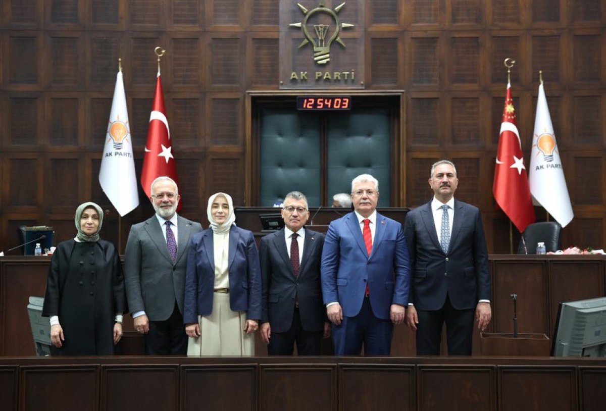 Salim ÇİVİTCİOĞLU 🇹🇷 (@scivitcioglu) on Twitter photo AK Parti Grup Başkanlığı görevine yeniden seçilen Sn. <a href="/avabdullahguler/">Abdullah Güler</a> ve Grup Başkanvekilliği görevine seçilen milletvekillerimiz; Sn. <a href="/abdulhamitgul/">Abdulhamit Gül</a>, Sn. <a href="/leylasahinusta/">Dr. Leyla Şahin Usta 🇹🇷</a>, Sn. <a href="/akbasogluemin/">Av. M.Emin AKBAŞOĞLU 🇹🇷</a>, Sn. <a href="/AvOzlemZengin/">Av. Özlem Zengin 🇹🇷</a> ve Sn.<a href="/Yenisehirlioglu/">Bahadır Yenişehirlioğlu</a>’nu
tebrik ediyor, başarılar diliyorum. AK Parti Grup Başkanlığı görevine yeniden seçilen Sn. <a href="/avabdullahguler/">Abdullah Güler</a> ve Grup Başkanvekilliği görevine seçilen milletvekillerimiz; Sn. <a href="/abdulhamitgul/">Abdulhamit Gül</a>, Sn. <a href="/leylasahinusta/">Dr. Leyla Şahin Usta 🇹🇷</a>, Sn. <a href="/akbasogluemin/">Av. M.Emin AKBAŞOĞLU 🇹🇷</a>, Sn. <a href="/AvOzlemZengin/">Av. Özlem Zengin 🇹🇷</a> ve Sn.<a href="/Yenisehirlioglu/">Bahadır Yenişehirlioğlu</a>’nu
tebrik ediyor, başarılar diliyorum.