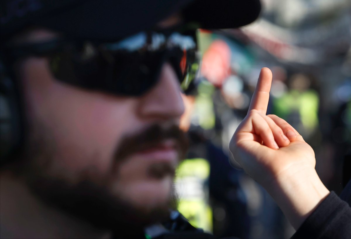 Tony Caldwell (@tonysunphoto) on Twitter photo Protesters picketing outside the EY Centre on Uplands Drive and trying to block the entrance to #CANSEC, a major arms show that happens in #Ottawa every year. <a href="/OttawaCitizen/">Ottawa Citizen</a> #ottnews #cansec2025 <a href="/OttawaPolice/">Ottawa Police</a> Protesters picketing outside the EY Centre on Uplands Drive and trying to block the entrance to #CANSEC, a major arms show that happens in #Ottawa every year. <a href="/OttawaCitizen/">Ottawa Citizen</a> #ottnews #cansec2025 <a href="/OttawaPolice/">Ottawa Police</a>