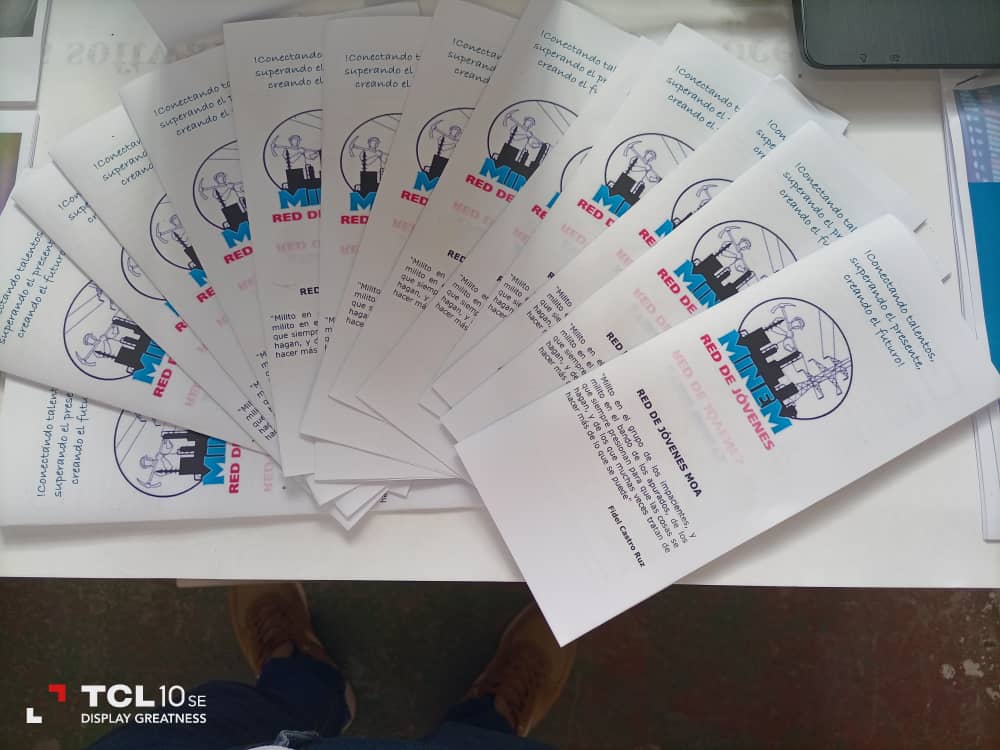 Red de Jóvenes de #Moa, presente en Expociencia.
!Conectado talento, superando el presente y creando el futuro! 
Una liga de colores, entusiasmo y creatividad.
#DePieYCombatiendo