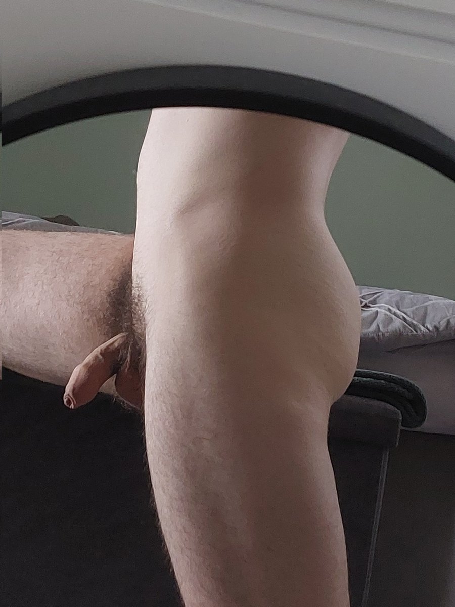 J (@holelikeacave) on Twitter photo 