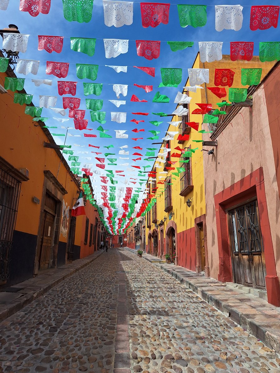 We put together these 24 Mexico travel tips to help you feel comfortable eating, traveling, and interacting with the locals. epicureanexpats.com/mexico-travel-… #Travel #Mexico #WednesdayMotivation  #TravelSmart