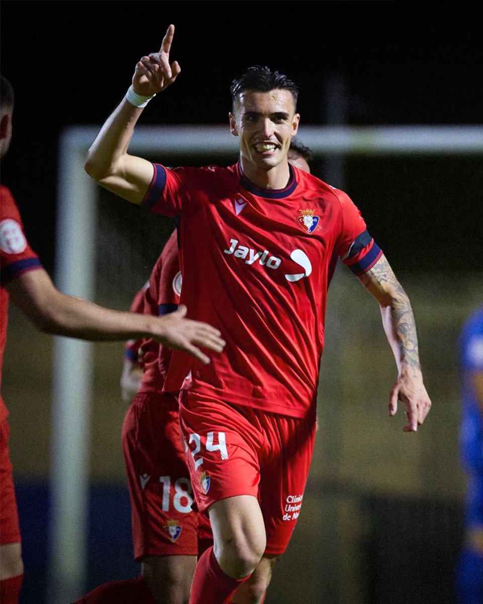 ismaellsierra's tweet photo. Peleamos siempre… Nos caimos, pero nos levantamos y lo conseguimos. Orgulloso de todo este grupo (tan) humano y gracias a toda la gente que ha ayudado. Esto es Osasuna ❤️ https://t.co/QPMIrKMff6