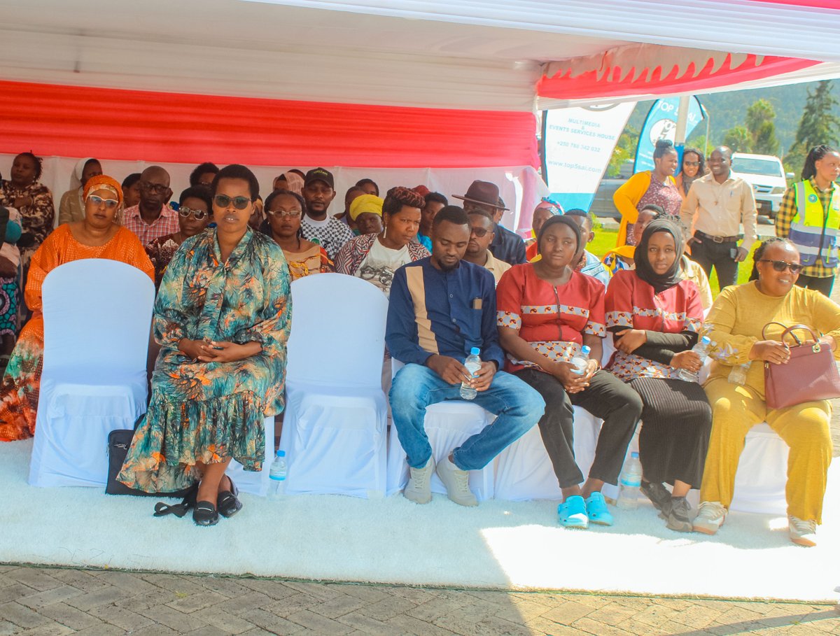 MusanzeDistrict's tweet photo. Visi Meya Ushinzwe Iterambere ry'Ubukungu @UWANYIRIGIRAcl3 na Visi Meya Ushinzwe Imibereho Myiza @TheoKayiranga bitabiriye ibirori byo kwizihiza umunsi mpuzamahanga wahariwe isuku mu gihe cy’imihango, byateguwe ku bufatanye na @KosmotiveRwanda na @giz_gmbh. https://t.co/pYJrme3ZCw