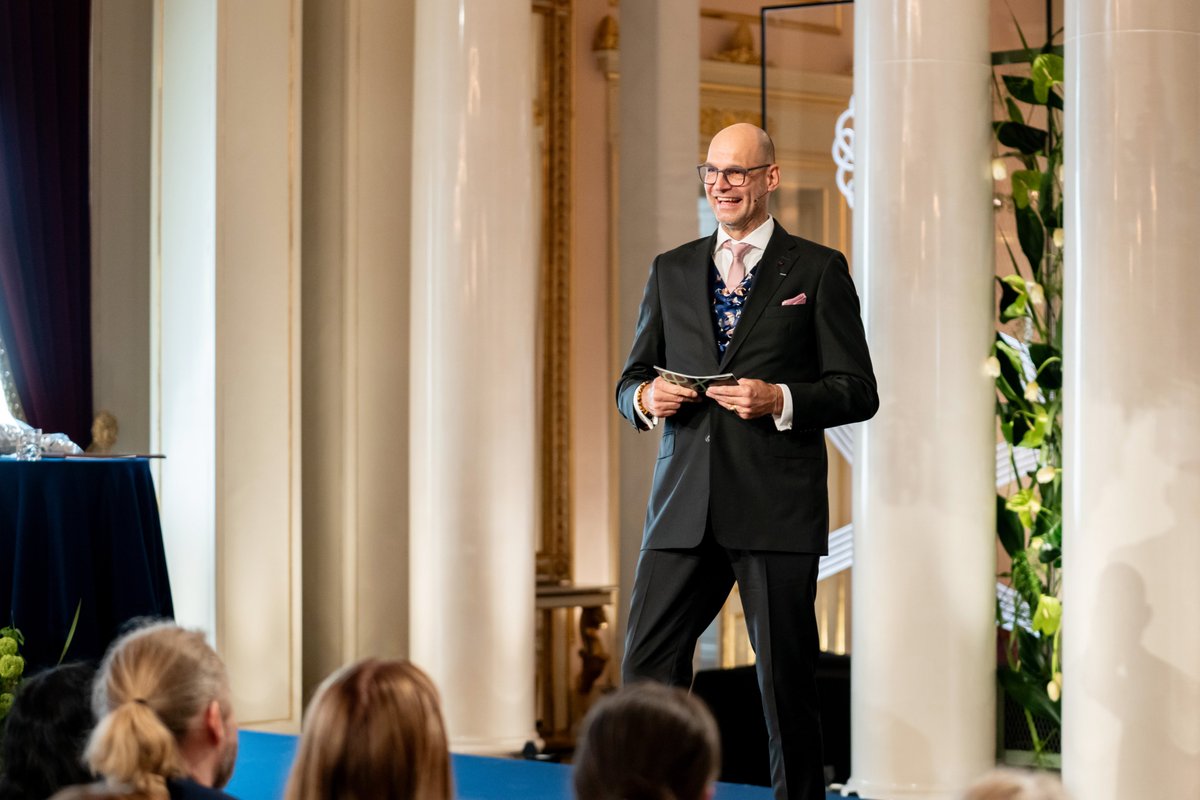 The German translator Hinrich Schmidt-Henkel has been awarded the newly established #FossePrize 2025.

He held a wonderful acceptance speech, and we are thrilled to now be able share his words also in English, by popular demand:

norla.no/en/news/news-f…

#NorwegianLit