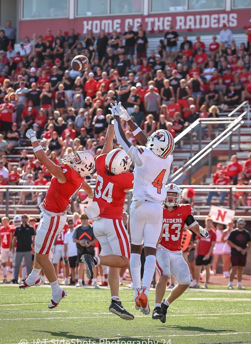 Blessed to receive an offer from Midland university! All glory to God! <a href="/CoachGallegos83/">Adrian Gallegos</a> <a href="/MPCLoboFootball/">MPC Lobo Football</a> <a href="/MidlandU_FB/">Midland Football</a> <a href="/dmurr5511/">dmurr55</a> <a href="/CoachLagerstrom/">Sean Lagerstrom</a>