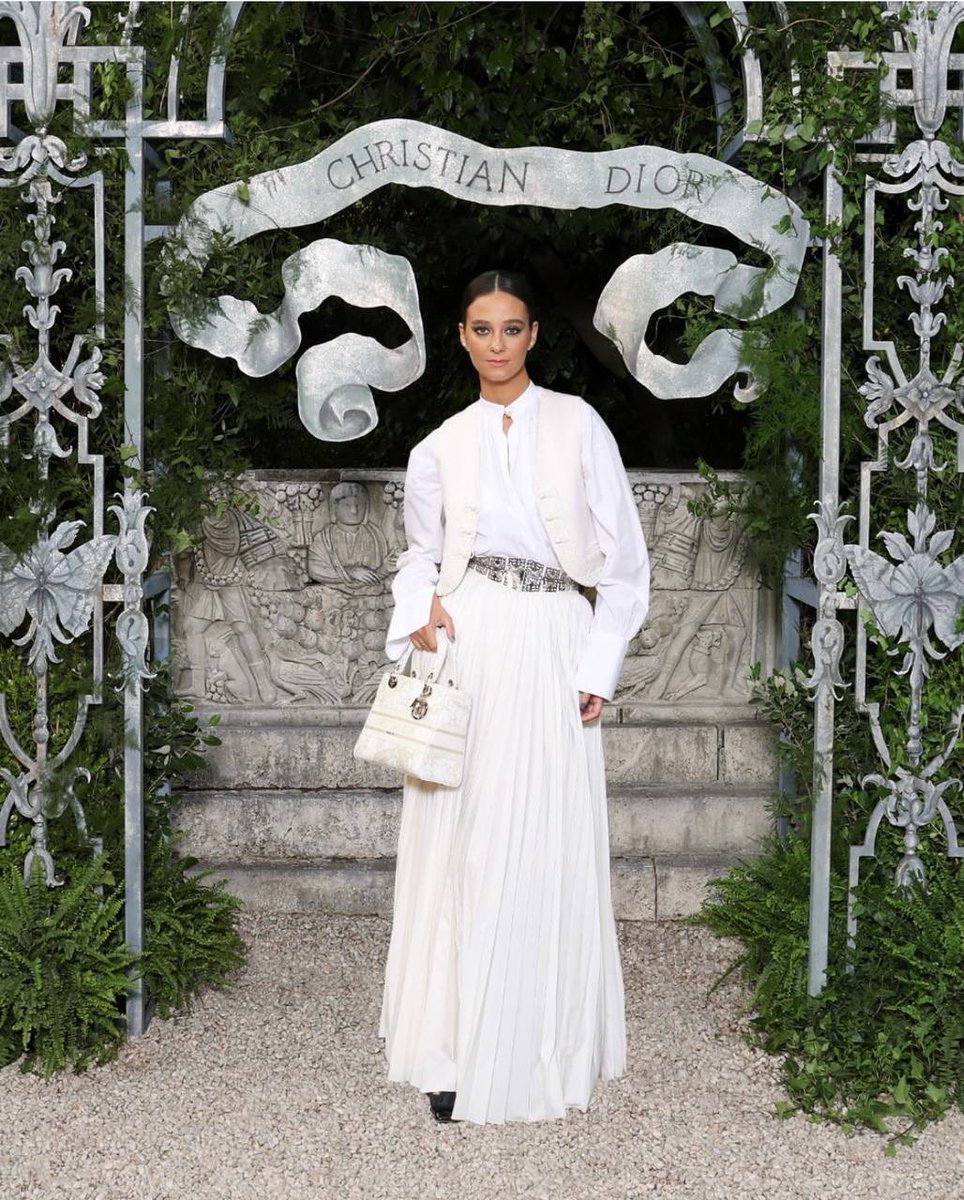 agedorgallery's tweet photo. Dior's Cruise Show in Rome: A Homecoming for Maria Grazia Chiuri

Last night at Villa Albani Torlonia, Dior presented its cruise collection—a special moment for Creative Director Maria Grazia Chiuri, who hadn't showcased in her hometown in 10 years

Brand ambassadors Beatrice Borromeo and Victoria Marichalar Bourbon (niece of Spain's King) stunned in all-white looks.  

Thoughts on the ensembles? 👗✨  

#DiorCruise #MariaGraziaChiuri #RomanElegance #FashionRoyalty  
#Bourbon #Dior @Dior #Agedor