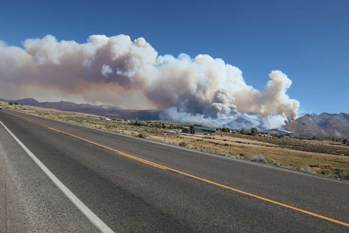 Smoke &amp; air transport of pollutants from California create air quality conditions that may have elevated levels of ozone.  Be cautious outside as unhealthy for sensitive groups🟠 for ozone is expected with good🟢 for large and small particulates today.

▶️desaqmonitoring.clarkcountynv.gov
