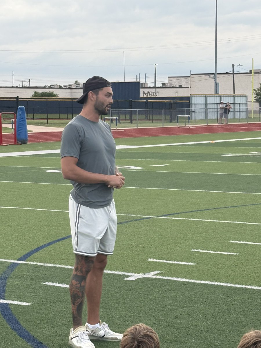 GTEagleFootball's tweet photo. Big shoutout to @BEAU_JANGLES12 for coming out and giving back to his community at the @CoachGriffGHS Skills camp! Thank you for pouring into the future of Gtown! #GTDNA https://t.co/4tsqZQuCiL