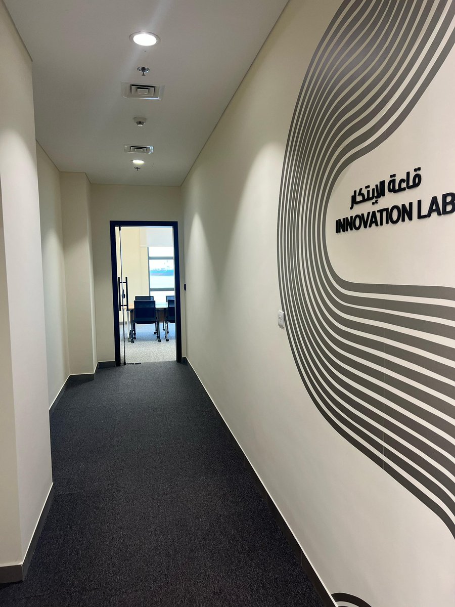 في إطار متابعة جاهزية كلية الدقم الجامعية، قام وفد من الوزارة بزيارة ميدانية إلى كلية الدقم الجامعية صباح اليوم؛ هدفت الزيارة إلى الاطلاع على جاهزية الكلية من النواحي الأكاديمية والإدارية والبنية الأساسية، واطلع الوفد على مرافق الكلية ومختبراتها.