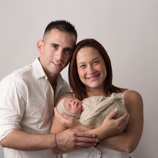 agusantonetti's tweet photo. 🇻🇪🇦🇷‼️| URGENTE: Tras una exitosa operación de inteligencia, el gobierno de Argentina acaba de RESCATAR a la esposa y al hijo del gendarme argentino secuestrado Nahuel Gallo, que se encontraban en Venezuela.

YA ESTÁN A SALVO, EN CAMINO A BUENOS AIRES. https://t.co/ww0cVhXX5a