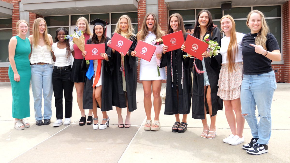 drurywsoc's tweet image. Congratulations to these five as we celebrate the incredible journey of these amazing ladies who have given so much to this program. You will always be a part of this family. Wishing you nothing but success and happiness in the next chapter of your lives. Thank you ❤️