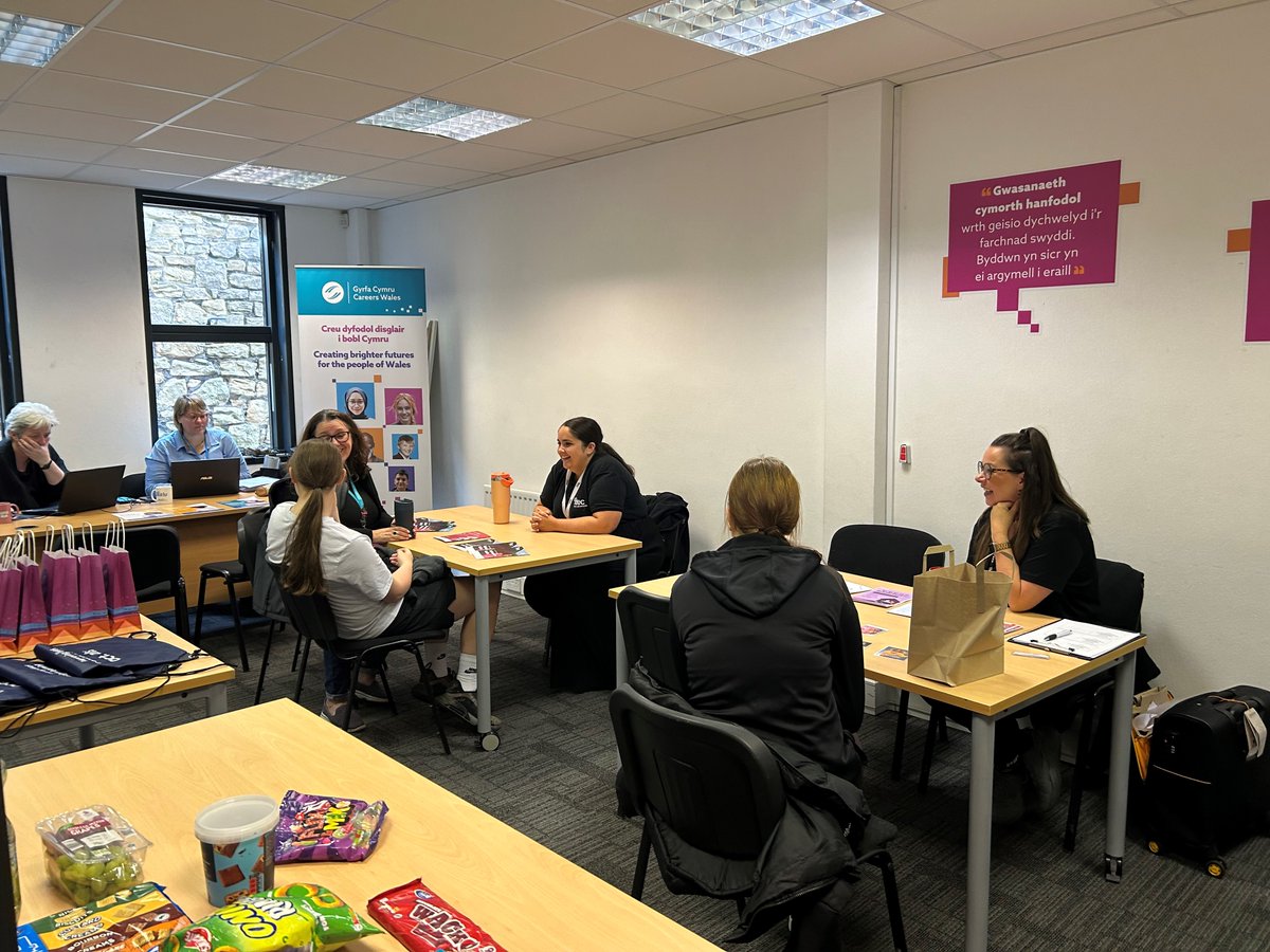 Thanks to everyone who joined our #Bridgend drop-in careers session today!

We hope you left feeling more confident about your next steps.

Missed it? You can still book a one-to-one with a careers adviser here: careerswales.gov.wales/book-an-appoin…