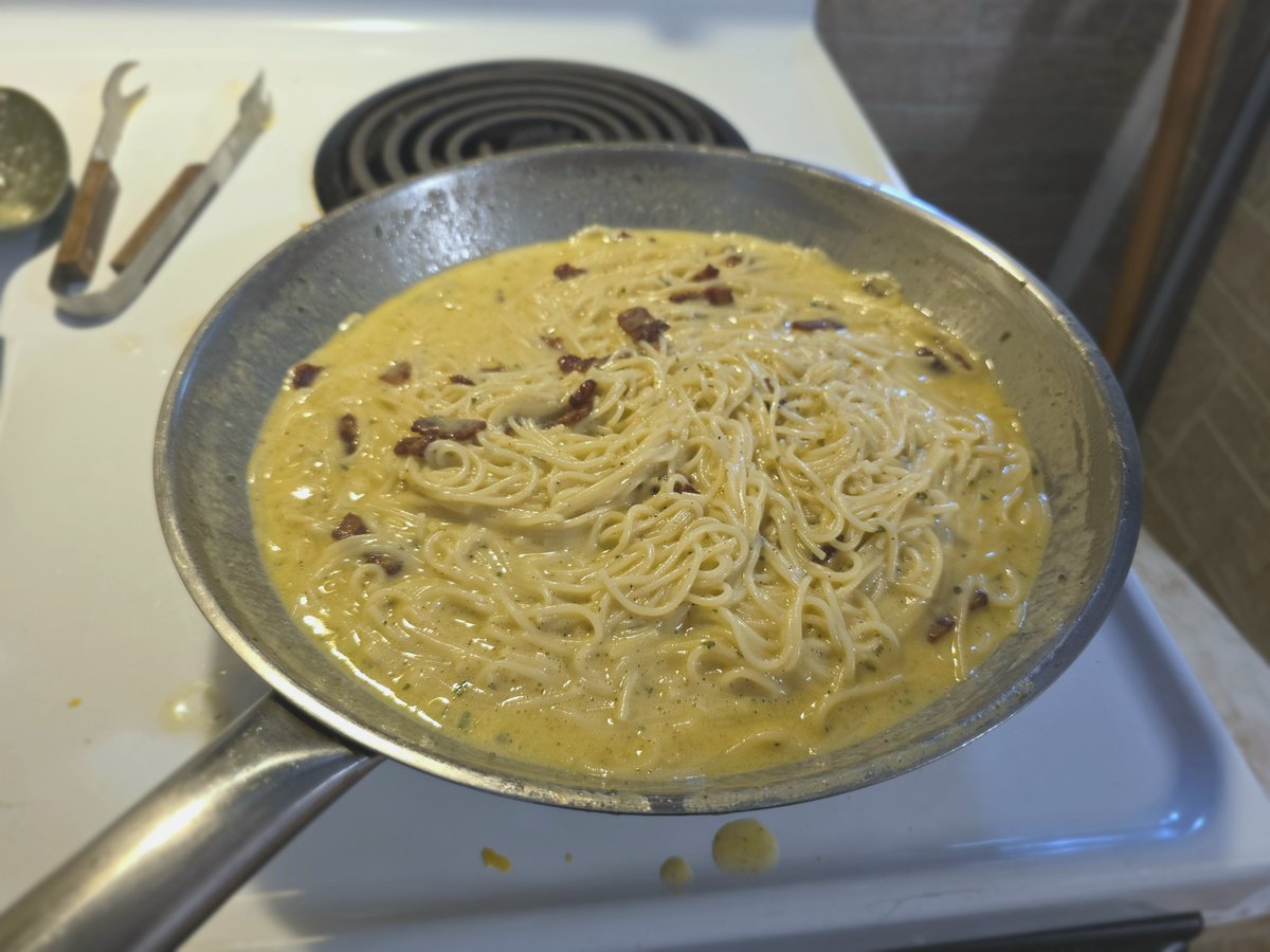 RottenOranges_'s tweet photo. I tried making carbonara :D https://t.co/nCB4h13imR