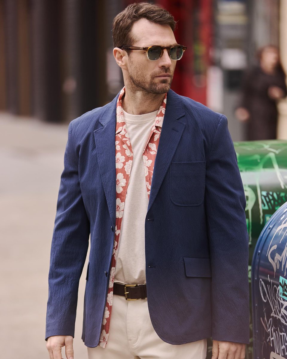 Who says work can’t be fun? Our Seersucker Nantucket Blazer up top, vacation vibes underneath.