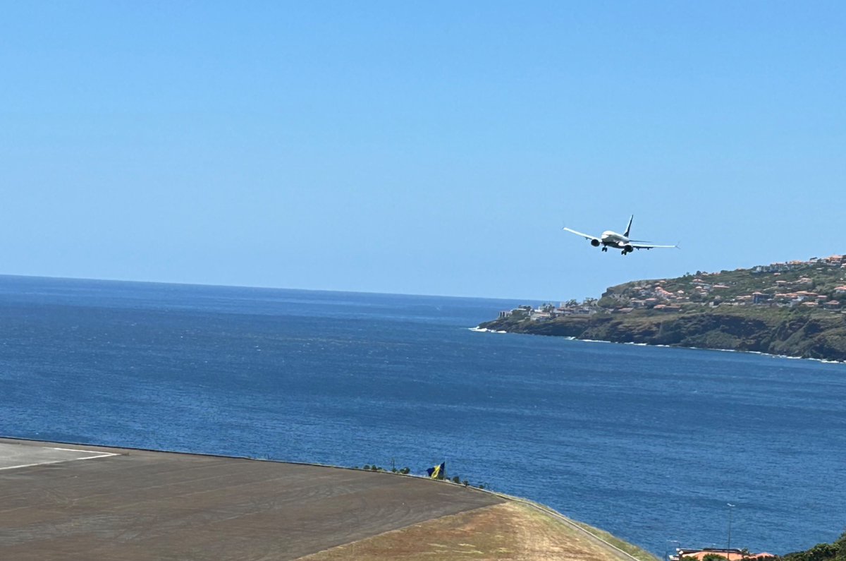 Plane spotten fast wie früher. Nur ohne richtige Kamera. Aber trotzdem cool.