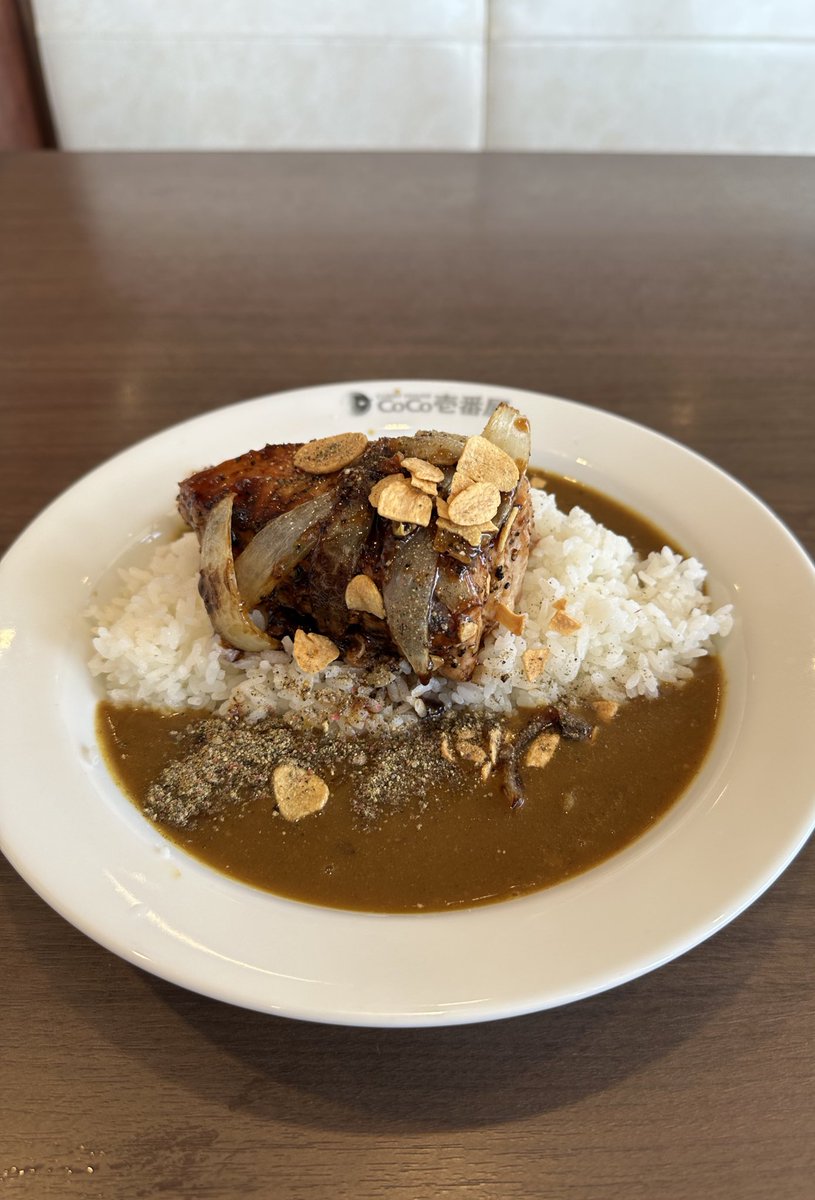 eiji_planet's tweet photo. 肉塊　カレー🍛
前から食べてみたかった肉塊^_^
レベル1 うまい

#カレー
#CoCo壱 https://t.co/zxaHINwtsc