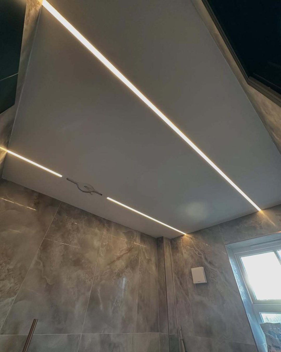 Upgrade your bathroom with Warmup’s Element Thermostat! Smart, sleek, and ensures warm floors all year round. Click here for your quote: hubs.la/Q03pvkf_0 #HomeRenovation #BathroomDesign #UnderfloorHeating #SmartHeating