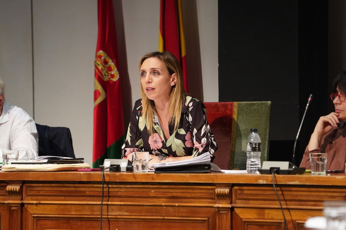 PSOE Alcorcón ♥️🏳️🌈 (@psoealcorcon) on Twitter photo 🔴Pleno Ordinario Mayo 2025.
📌Informe Gobierno Municipal
La Alcaldesa <a href="/CandeTesta/">Candelaria Testa</a> informa y hace balance de las actuaciones del Gobierno del <a href="/AytoAlcorcon/">Ayuntamiento de Alcorcón</a> durante el presente mes. recordado unos acontecimientos que no olvidaremos en #Alcorcón.
facebook.com/share/v/1AuAwU… 🔴Pleno Ordinario Mayo 2025.
📌Informe Gobierno Municipal
La Alcaldesa <a href="/CandeTesta/">Candelaria Testa</a> informa y hace balance de las actuaciones del Gobierno del <a href="/AytoAlcorcon/">Ayuntamiento de Alcorcón</a> durante el presente mes. recordado unos acontecimientos que no olvidaremos en #Alcorcón.
facebook.com/share/v/1AuAwU…