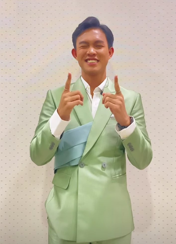 littlenotes145's tweet photo. Fajar Noor green Outfit ✨ #FajarNoorAtDIA2025 #FajarNoorAtDigitalInnovationAwards2025 #FajarNoor https://t.co/qaUElTvqOm