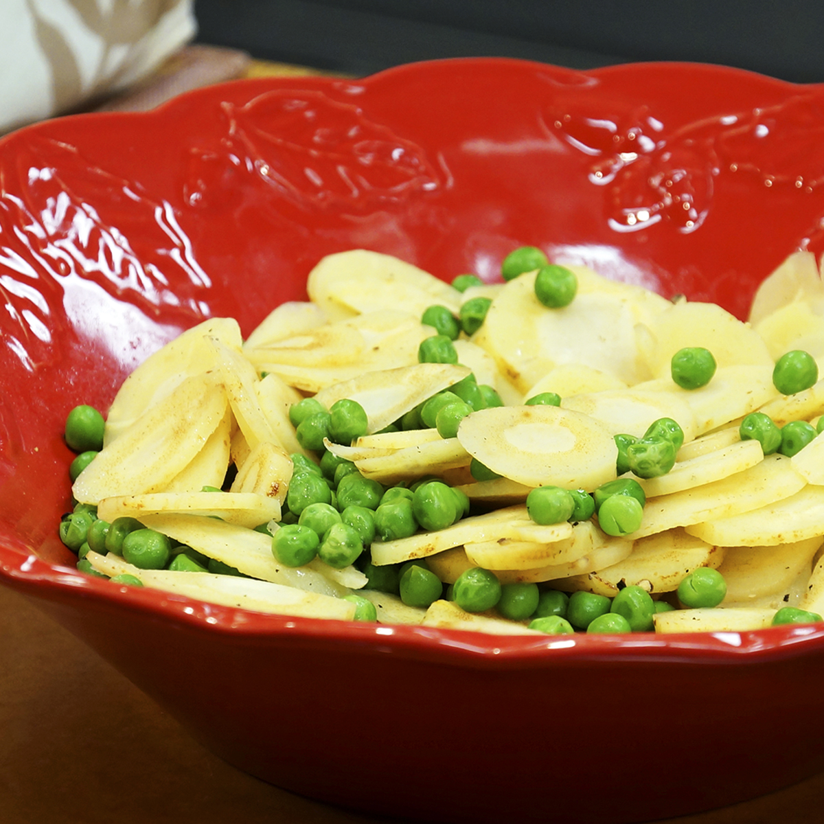 Jazzyvegetarian's tweet photo. I love the combination of tender peas and sweet parsnips served with a simple vegan “butter” sauce. Give it a try! https://t.co/zOpPROhmge

#PARSNIPS #PEAS #plantbased #plantbasedrecipes #vegan #veganrecipes https://t.co/DZOz4OaRNM