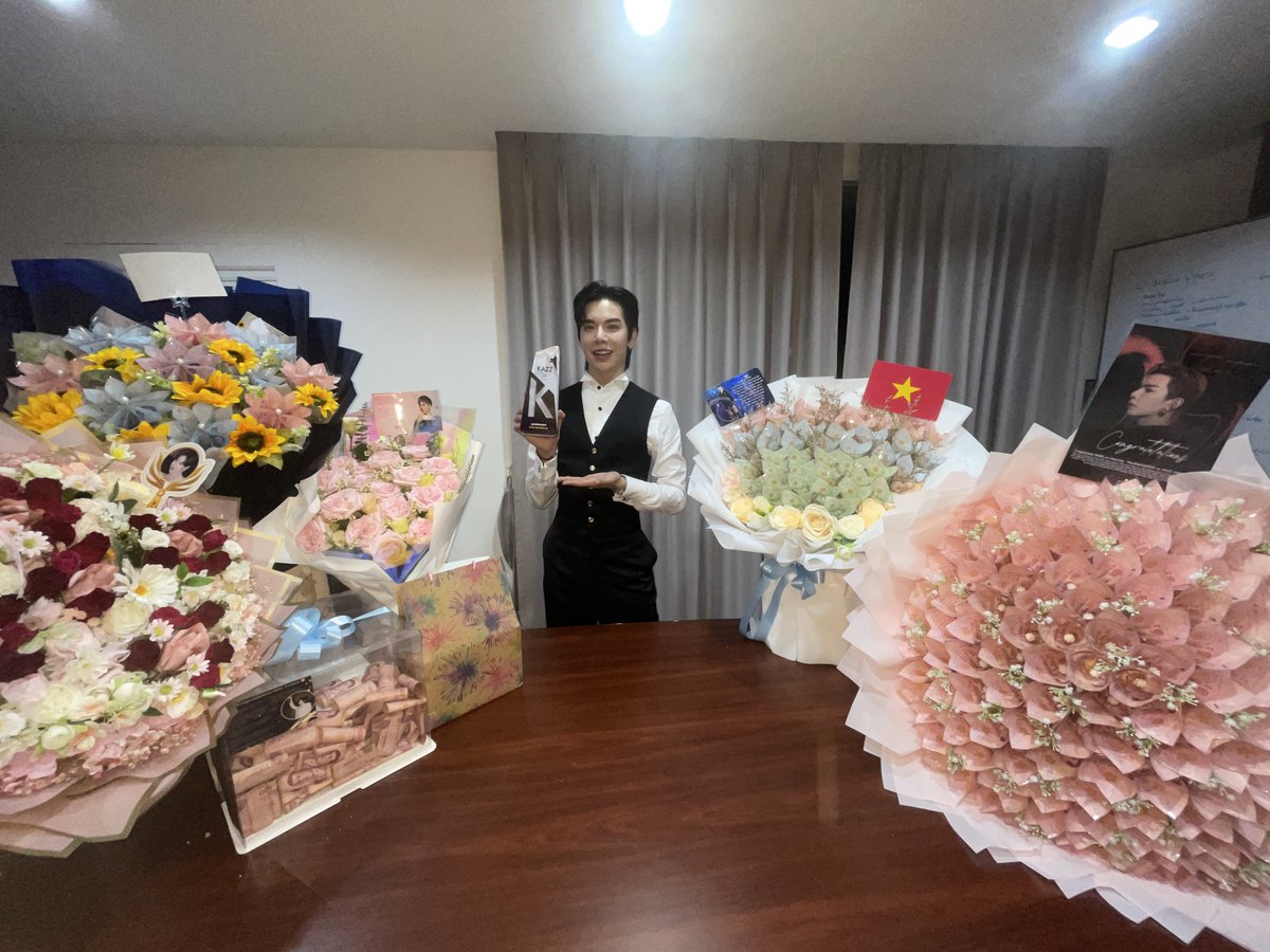 babe_in_'s tweet photo. ขอบคุณ @Kazzmagazine สำหรับรางวัลหนุ่มวัยใสครับ และขอบคุณทุกแรงโหวต แรงใจจากทุกคน จะตั้งใจพัฒนาตัวเองและส่งความสดใสก���ับไปให้เต็มที่นะครับ 🤍
รางวัลนี้ไม่ใช่แค่ของเบ้บคนเดียว แต่เป็นของทุกคนที่อยู่ข้างกันเสมอครับ 🖤

BABE TANATAT X NUMWAISAI2024
#KazzAwards2025xBillyBabe https://t.co/SvxkbAhePL