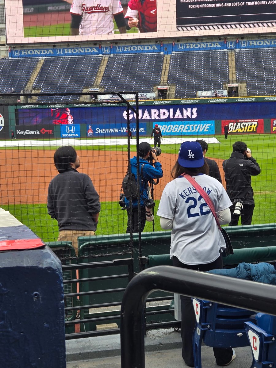 RachelKesslerEY's tweet photo. @Dodgers Day 3 at the dugout fence minutes after gates open. Please @Dodgers give my girl an autograph. She’s wishing and hoping. Please don’t skunk her! https://t.co/VYz8UyTI3V