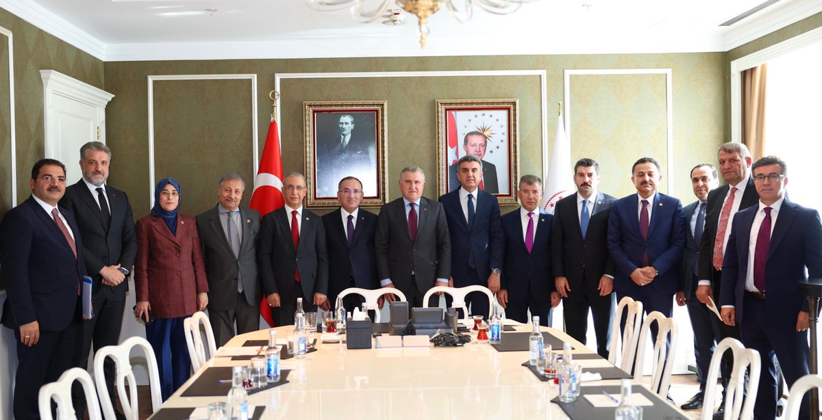 CEVAHİR ASUMAN YAZMACI (@cyazmac) on Twitter photo Gençlik ve Spor Bakanımız Sayın Osman Aşkın Bak’ı, TBMM Başkanvekilimiz Sayın Bekir Bozdağ başkanlığında; Milletvekili arkadaşlarım <a href="/eminonen/">Emin Önen</a>, <a href="/malicevheri/">𝐌𝐞𝐡𝐦𝐞𝐭 𝐀𝐥𝐢 𝐂𝐞𝐯𝐡𝐞𝐫𝐢</a>, <a href="/ibrahimeyyupogl/">Av.İbrahim EYYÜPOĞLU</a>, <a href="/HikmetBasak_63/">Hikmet Başak</a>, <a href="/av_mfaruk/">Av.M.Faruk Pınarbaşı</a>, <a href="/ProfDrDusak/">Prof Dr Abdurrahim Dusak</a>, AK Parti Şanlıurfa İl Başkanımız Sayın <a href="/milhamigunbegi/">Mehmet İlhami GÜNBEGİ</a>, İlçe Gençlik ve Spor Bakanımız Sayın Osman Aşkın Bak’ı, TBMM Başkanvekilimiz Sayın Bekir Bozdağ başkanlığında; Milletvekili arkadaşlarım <a href="/eminonen/">Emin Önen</a>, <a href="/malicevheri/">𝐌𝐞𝐡𝐦𝐞𝐭 𝐀𝐥𝐢 𝐂𝐞𝐯𝐡𝐞𝐫𝐢</a>, <a href="/ibrahimeyyupogl/">Av.İbrahim EYYÜPOĞLU</a>, <a href="/HikmetBasak_63/">Hikmet Başak</a>, <a href="/av_mfaruk/">Av.M.Faruk Pınarbaşı</a>, <a href="/ProfDrDusak/">Prof Dr Abdurrahim Dusak</a>, AK Parti Şanlıurfa İl Başkanımız Sayın <a href="/milhamigunbegi/">Mehmet İlhami GÜNBEGİ</a>, İlçe
