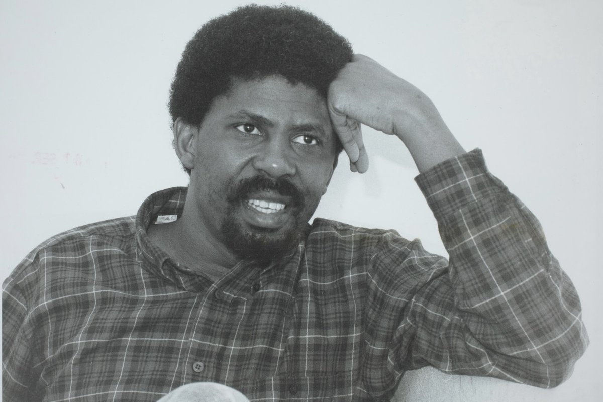 _BAnQ's tweet image. ✨ Le 28 mai 2015, Dany Laferrière faisait officiellement son entrée à l'Académie française. On célèbre sa 10e année parmi les immortels avec une photo tirée de nos collections.
📷 Photographe inconnu, Fonds La Presse