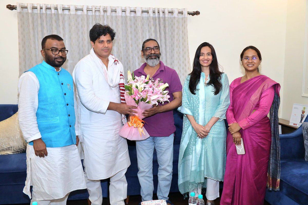 Jeenal N Gala (@jeenalngala) on Twitter photo Grateful to Rajya Sabha MP <a href="/ShayarImran/">Imran Pratapgarhi</a> ji for raising key matters concerning minorities in Jharkhand with Hon’ble CM <a href="/HemantSorenJMM/">Hemant Soren</a> ji.
It was an honour to be part of the delegation that met the Chief Minister to discuss these important matters. Grateful to Rajya Sabha MP <a href="/ShayarImran/">Imran Pratapgarhi</a> ji for raising key matters concerning minorities in Jharkhand with Hon’ble CM <a href="/HemantSorenJMM/">Hemant Soren</a> ji.
It was an honour to be part of the delegation that met the Chief Minister to discuss these important matters.